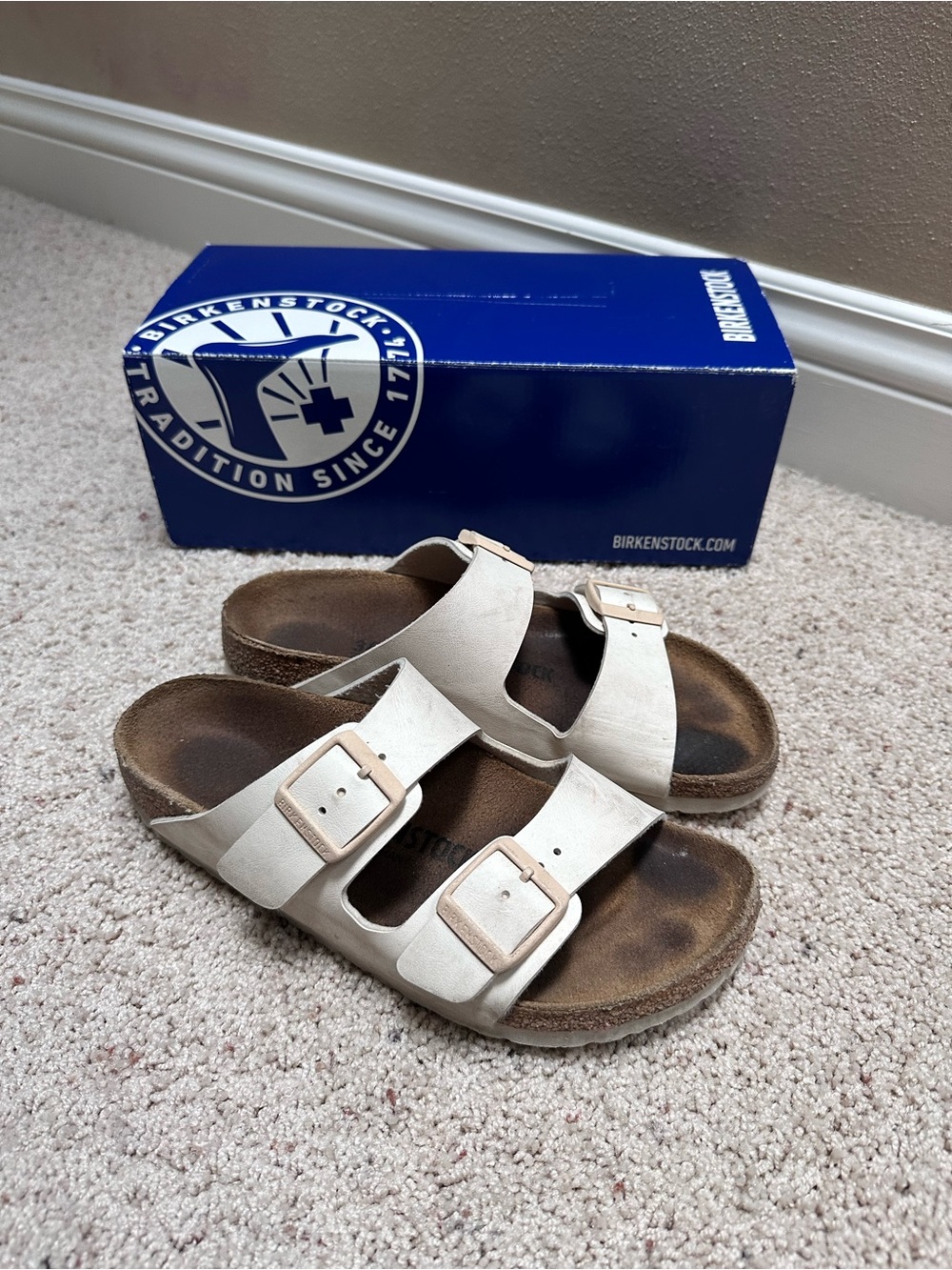 Arizona Birkenstock in Eggshell (size 36)